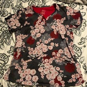 Scrub top Size: M Brand: premiere. Good condition